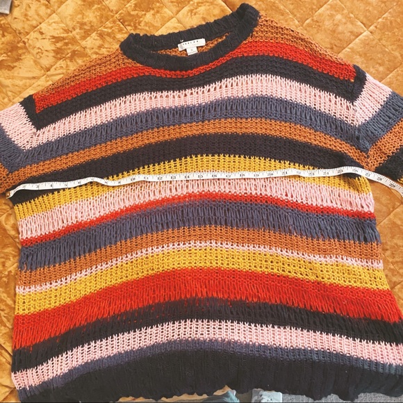 SOLD favlux sweater - Picture 5 of 8